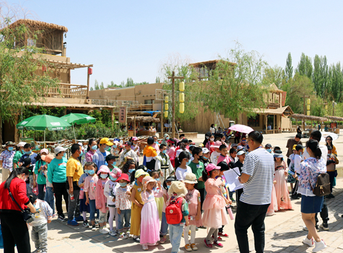 ����ȪС�(zh��n)��һ���(d��ng)���ʳʬF(xi��n)